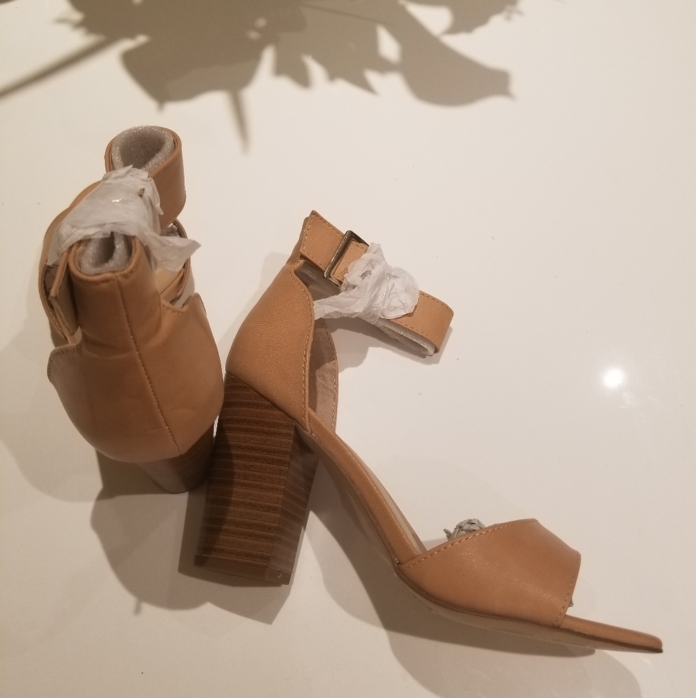 Block Heeled Sandals 7.5M